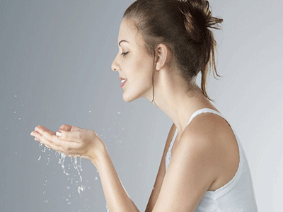 一碗鹽水勝過100瓶護膚品，對於女人美容尤其有效！